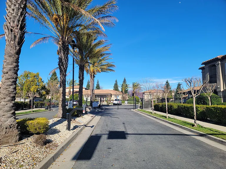 4200 E Commerce Way #2024 — Photo 15