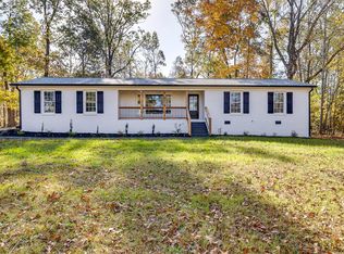 207 Fairhill Dr, Wellford, SC 29385