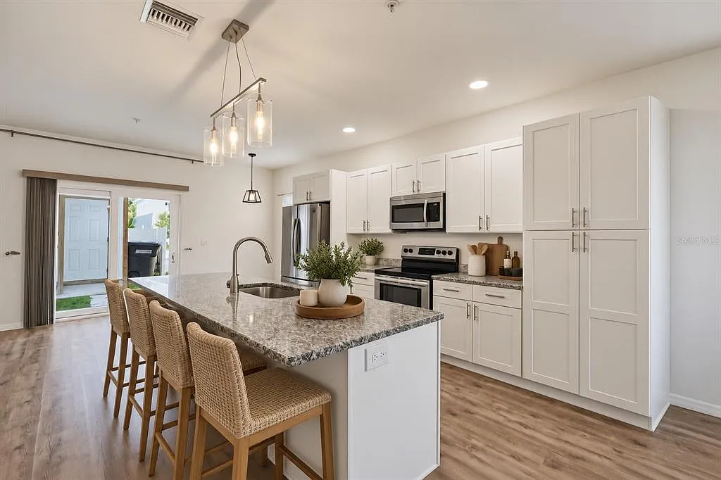 3 bed, 2.5 bath, 1436 sqft, $2,295 — Photo 4