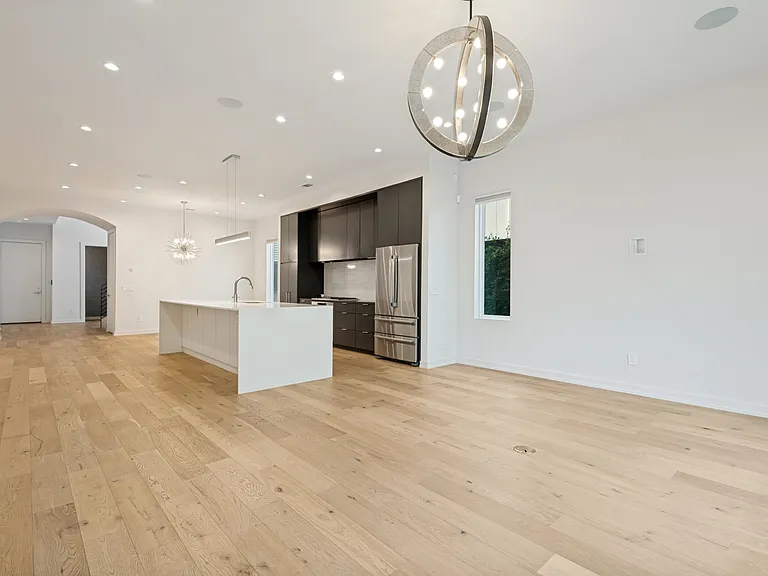 4719 Belmont Ave — Photo 10