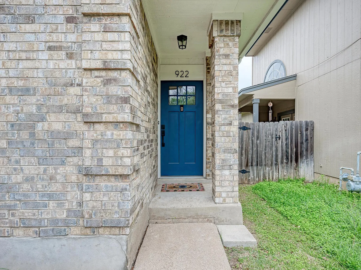 3 bed, 2.0 bath, 1336 sqft, $2,000 — Photo 4