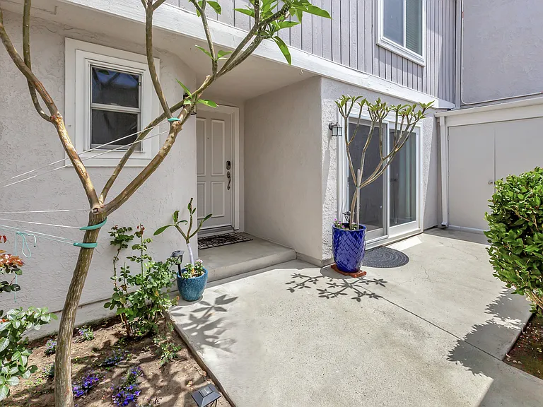 3 Holly Hill Ln — Photo 2
