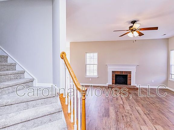 4th image of 211 Windsong Dr