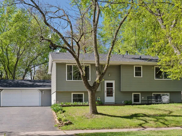 920 Blackoaks Ln, Anoka, MN 55303
