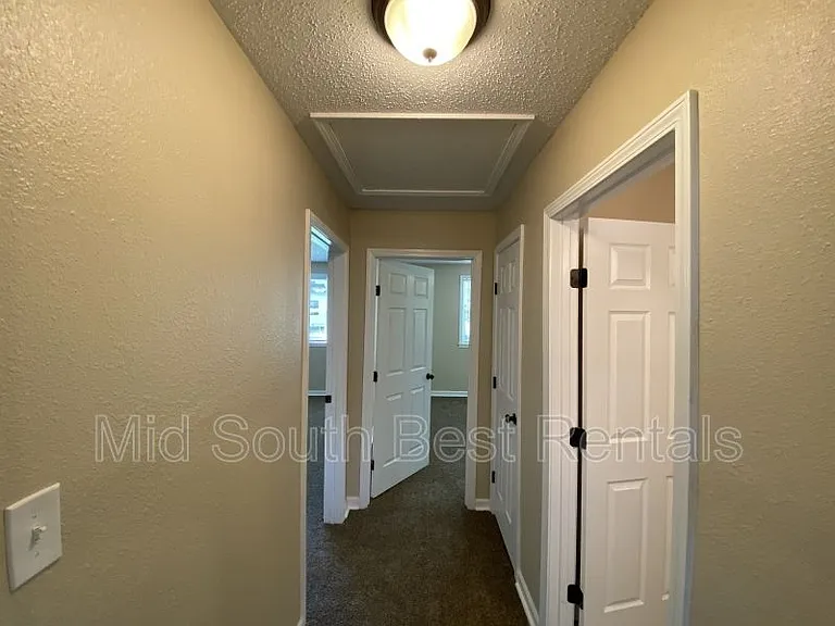 1812 S Summit St — Photo 5