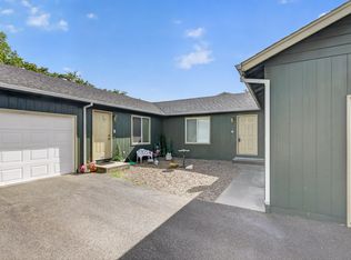 1232 W Harbeck Rd, Grants Pass, OR 97527