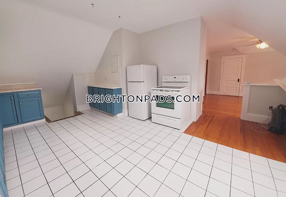 1st image of 18 Upcrest Rd #3