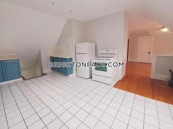 18 Upcrest Rd #3, Brighton, MA 02135