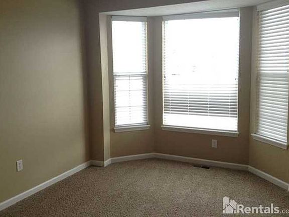 3rd image of 732 Settlers Walk