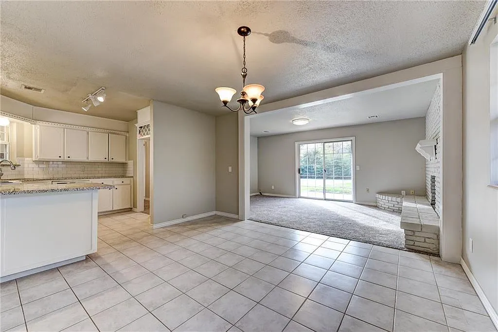 3 bed, 1229 sqft, $1,500 — Photo 4