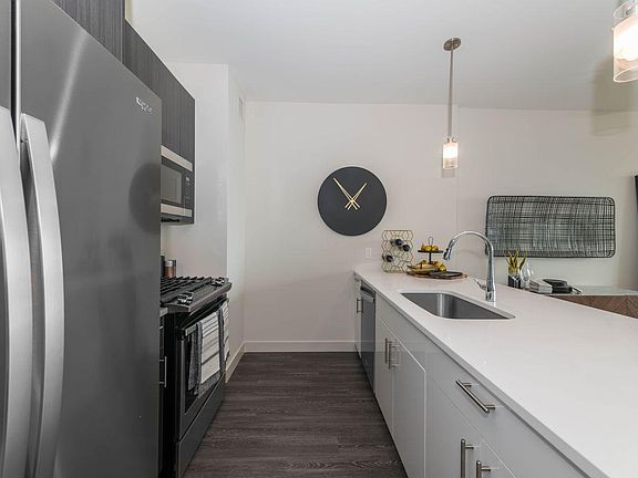 4th image of 809 W Agatite Ave #705
