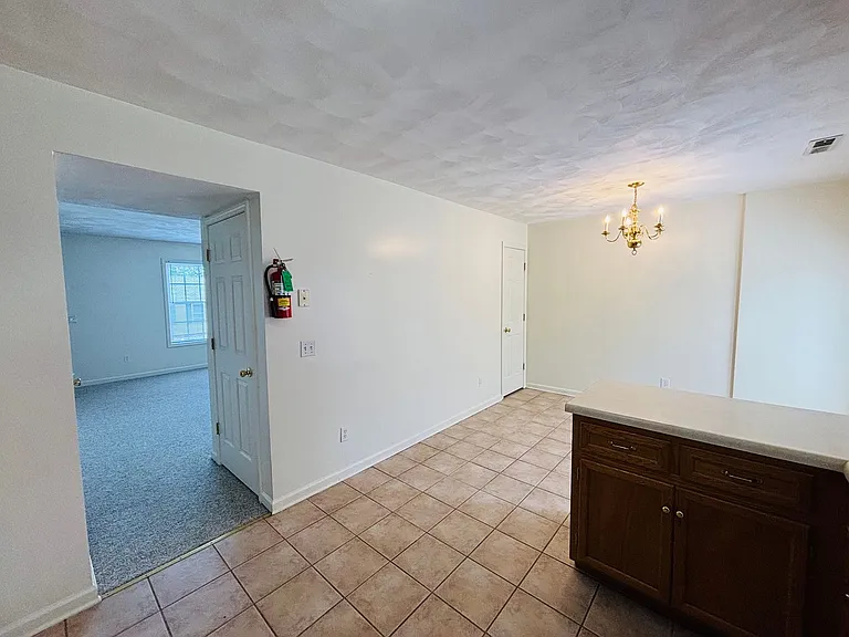 725 E Main St — Photo 9