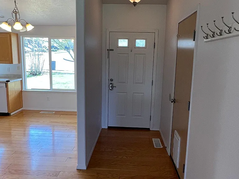 5742 Valleywood Loop SE — Photo 4