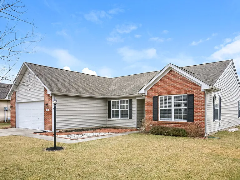 221 Pennwood Ln — Photo 3