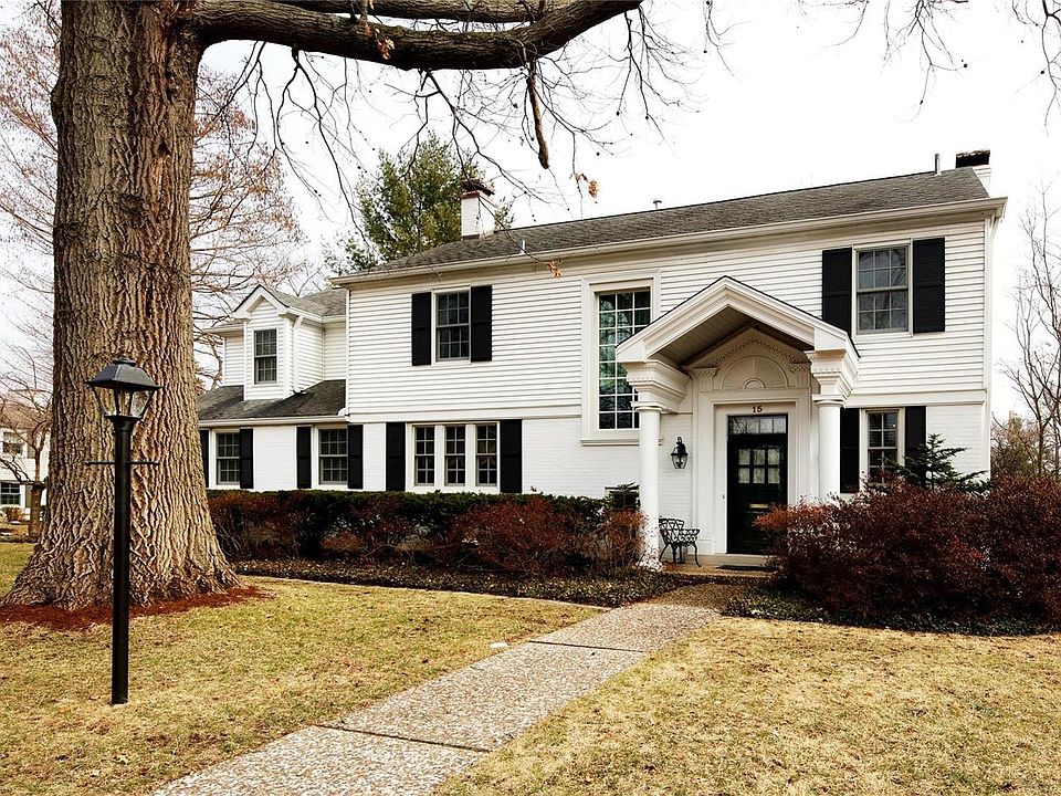 1st image of 15 Algonquin Wood Pl