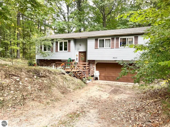 405 Timber Hill Dr, Traverse City, MI 49696