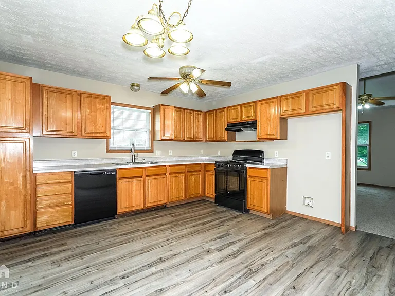410 W White Ash Rd — Photo 9