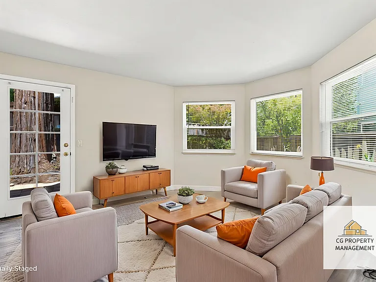22555 Kinst Ct — Photo 2