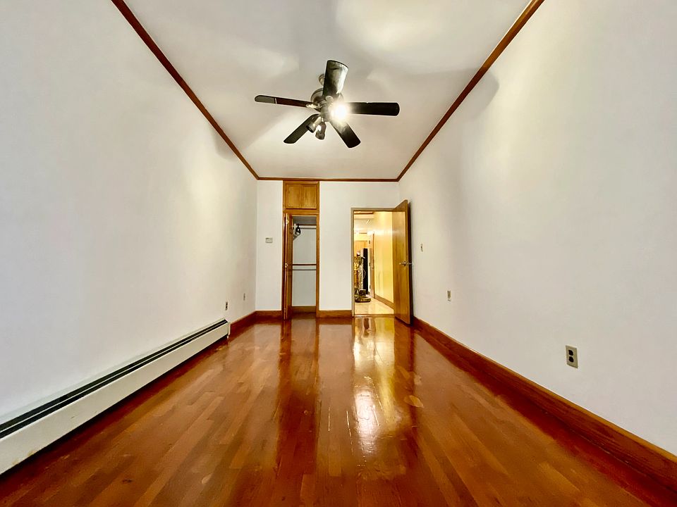 2nd image of 425 Lincoln Pl APT 1