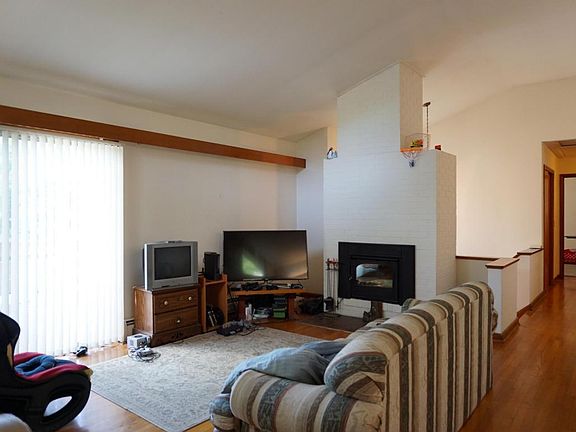 5th image of 1393 Locust Ave
