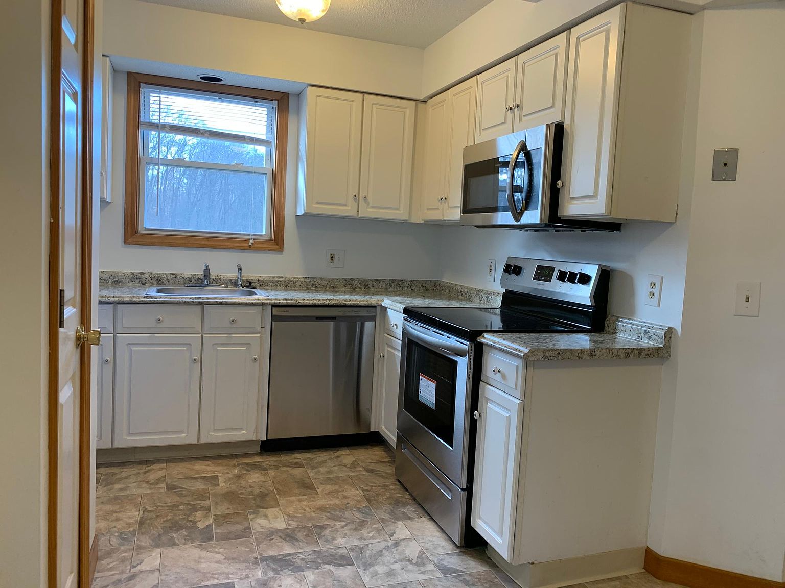 11 S Main St B, Windsor Locks, CT 06096 Zillow