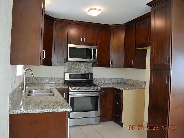 14233 Broadway — Photo 7