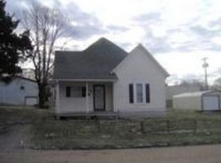 674 S Jefferson Ave, Marshall, MO 65340