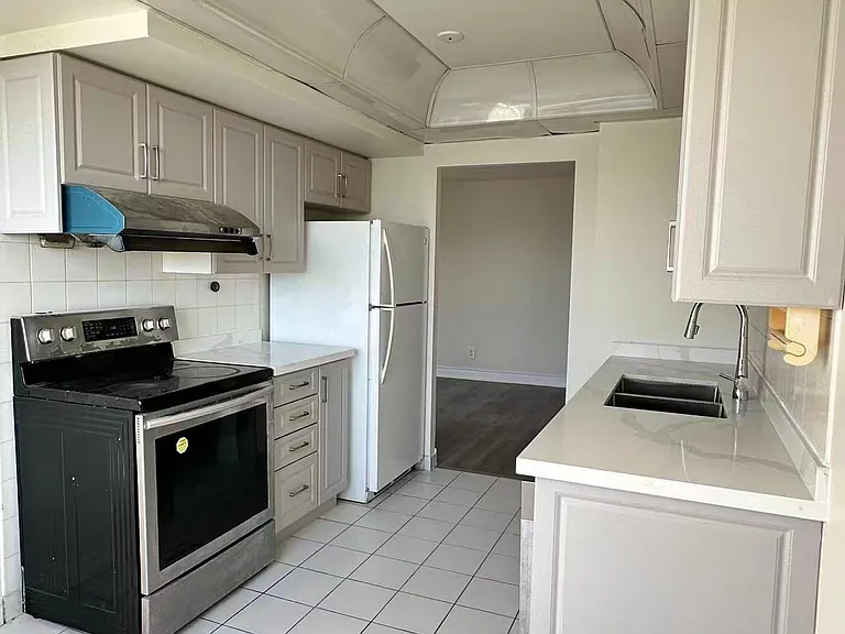 55 Bamburgh Cir #414 — Photo 11