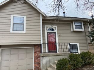 217 W 132nd St, Kansas City, MO 64145