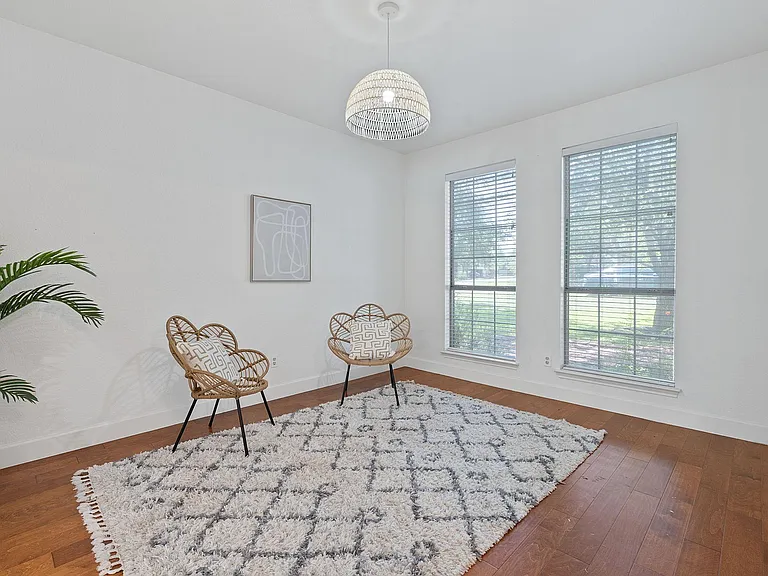 222 Primrose Dr — Photo 9