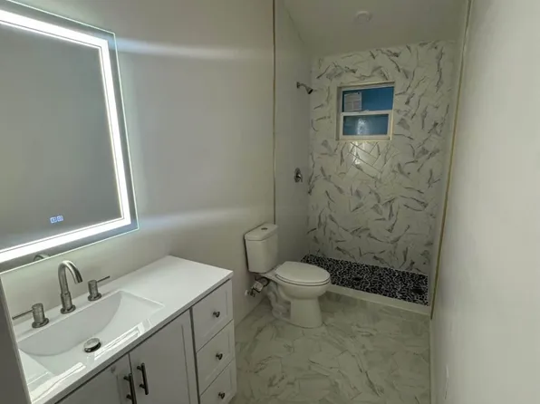 1393 45th St #B, Sarasota, FL 34234