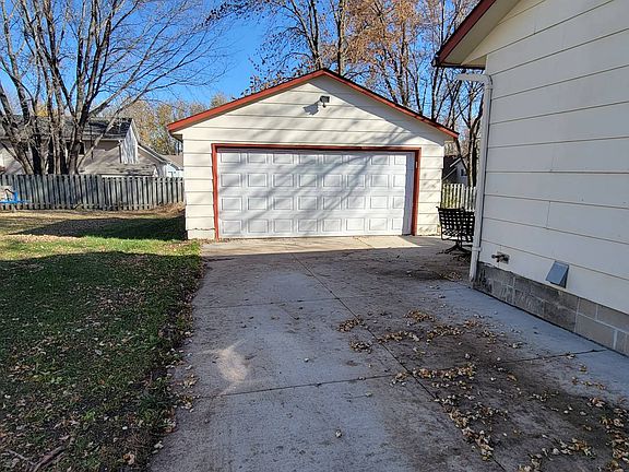 3rd image of 2137 N Cedar Ave