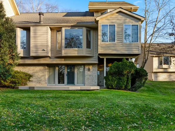 8040 Pepperwood Dr, Grand Blanc, MI 48439