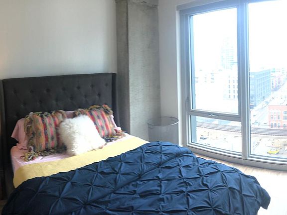 3rd image of 301 N Jefferson St #1103