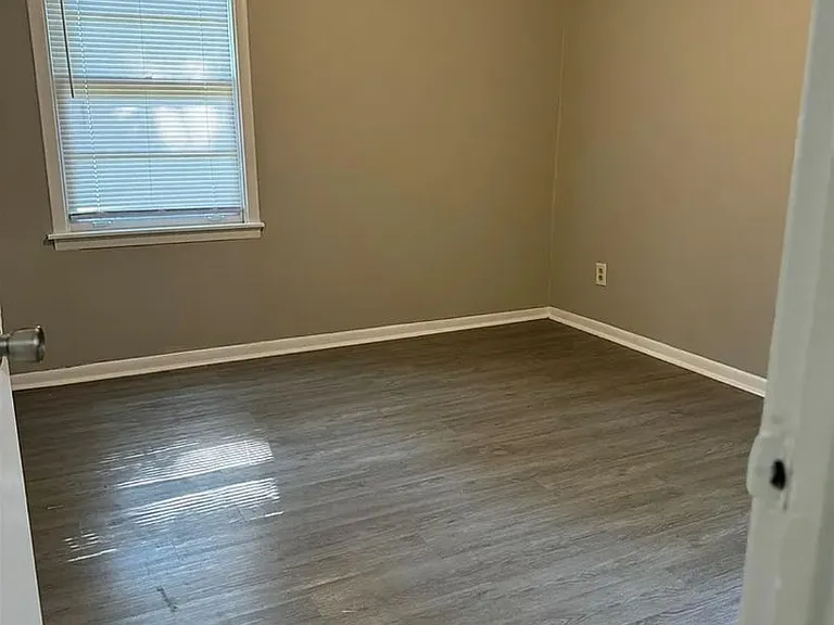 3514 Hallbrook St — Photo 2