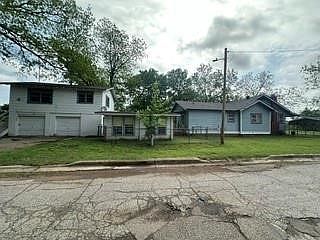 2nd image of 324 W Plum St