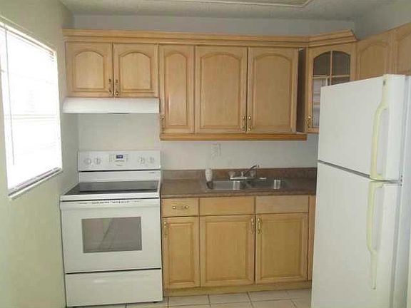 2nd image of 365 NE 125th St APT 313
