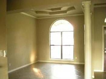 4th image of 182 Creekwood Trl