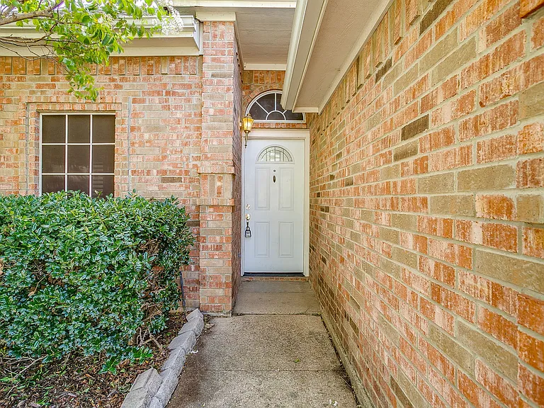 608 Gracie Ln — Photo 10