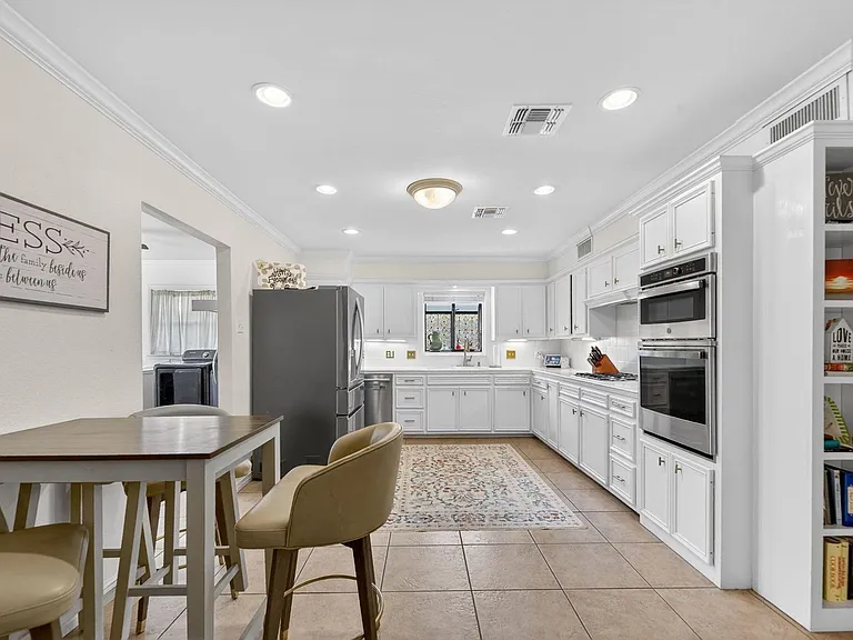609 Peerman Pl — Photo 9