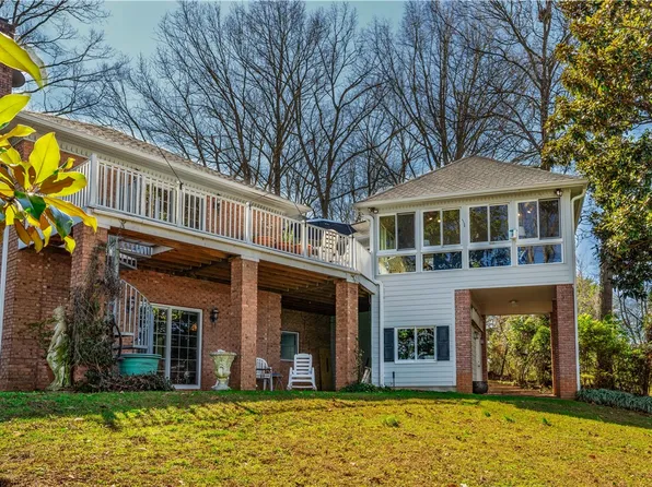 113 Coolview Dr, Seneca, SC 29672