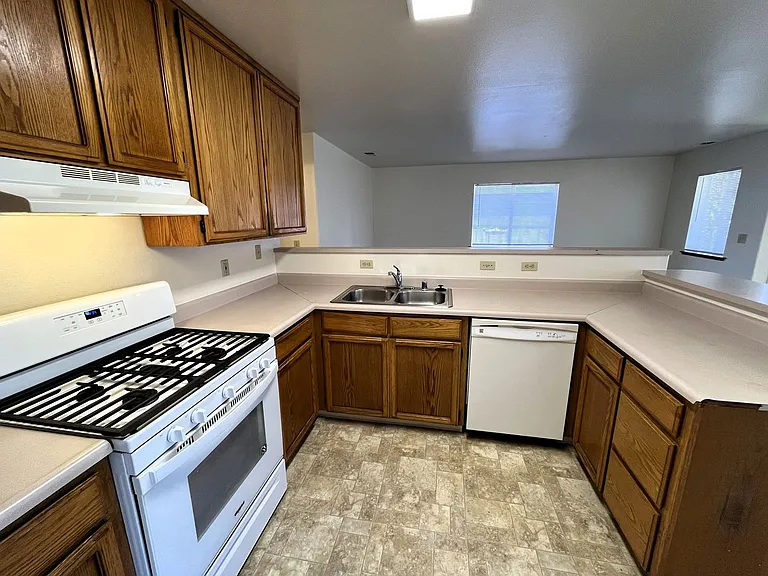 2025 Thiel Ave — Photo 7