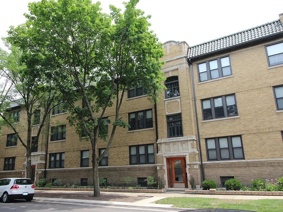 3715 N Leavitt St #1F