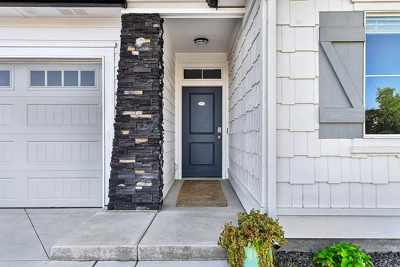 4 bed, 3.0 bath, 2107 sqft, $2,695 — Photo 3