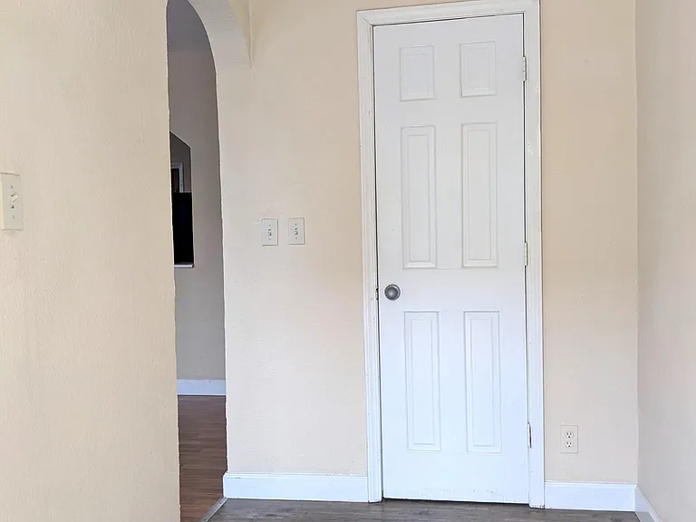 4319 Norfolk Ave — Photo 2
