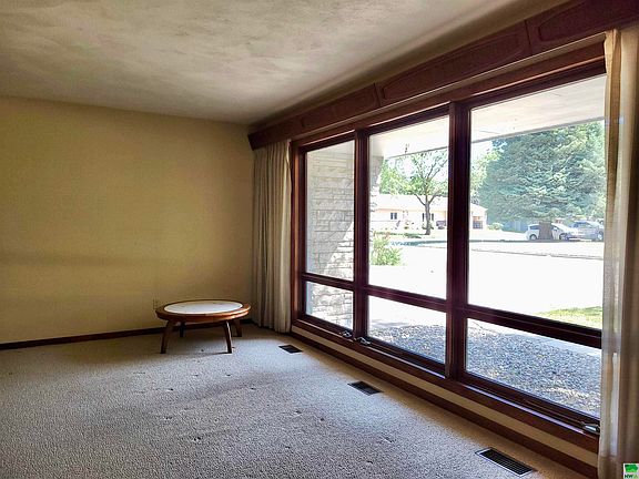 5th image of 710 Pleasantview Dr