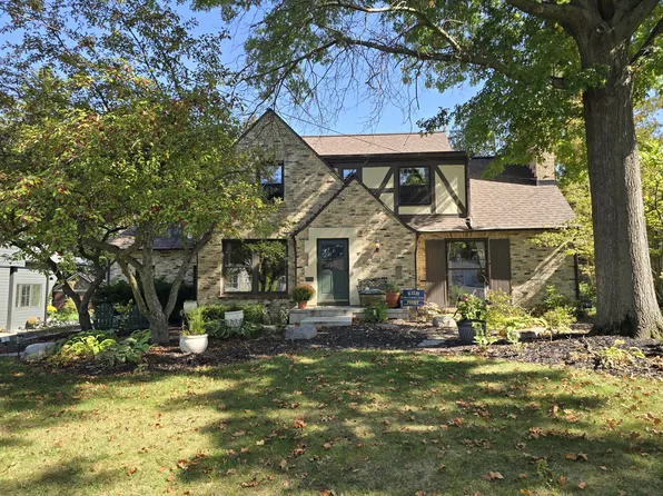 910 Floral Ave SE, East Grand Rapids, MI 49506