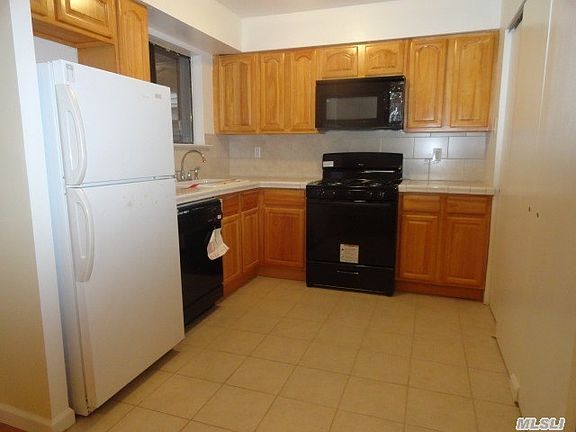 5th image of 47 Feller Dr
