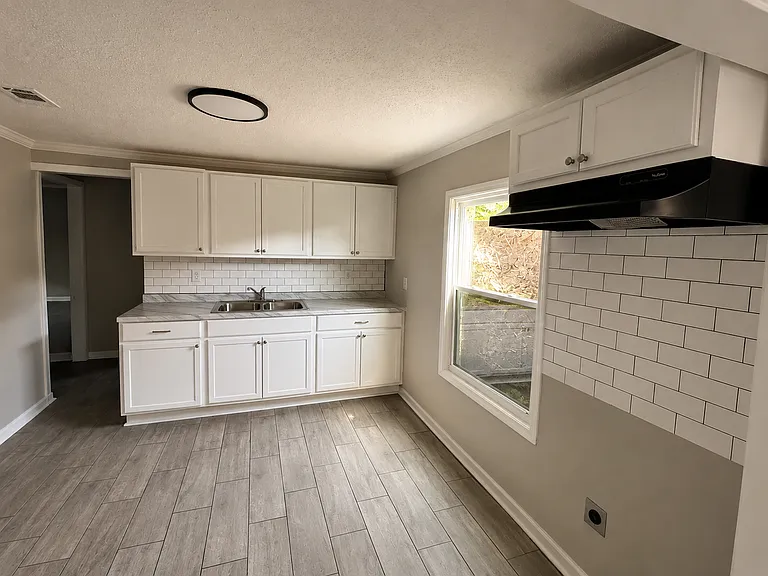 1307 Sample St — Photo 7