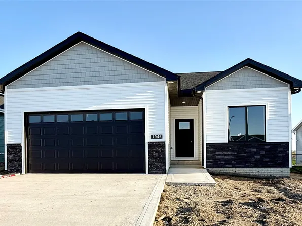 1946 Tuscany Dr SE, Altoona, IA 50009
